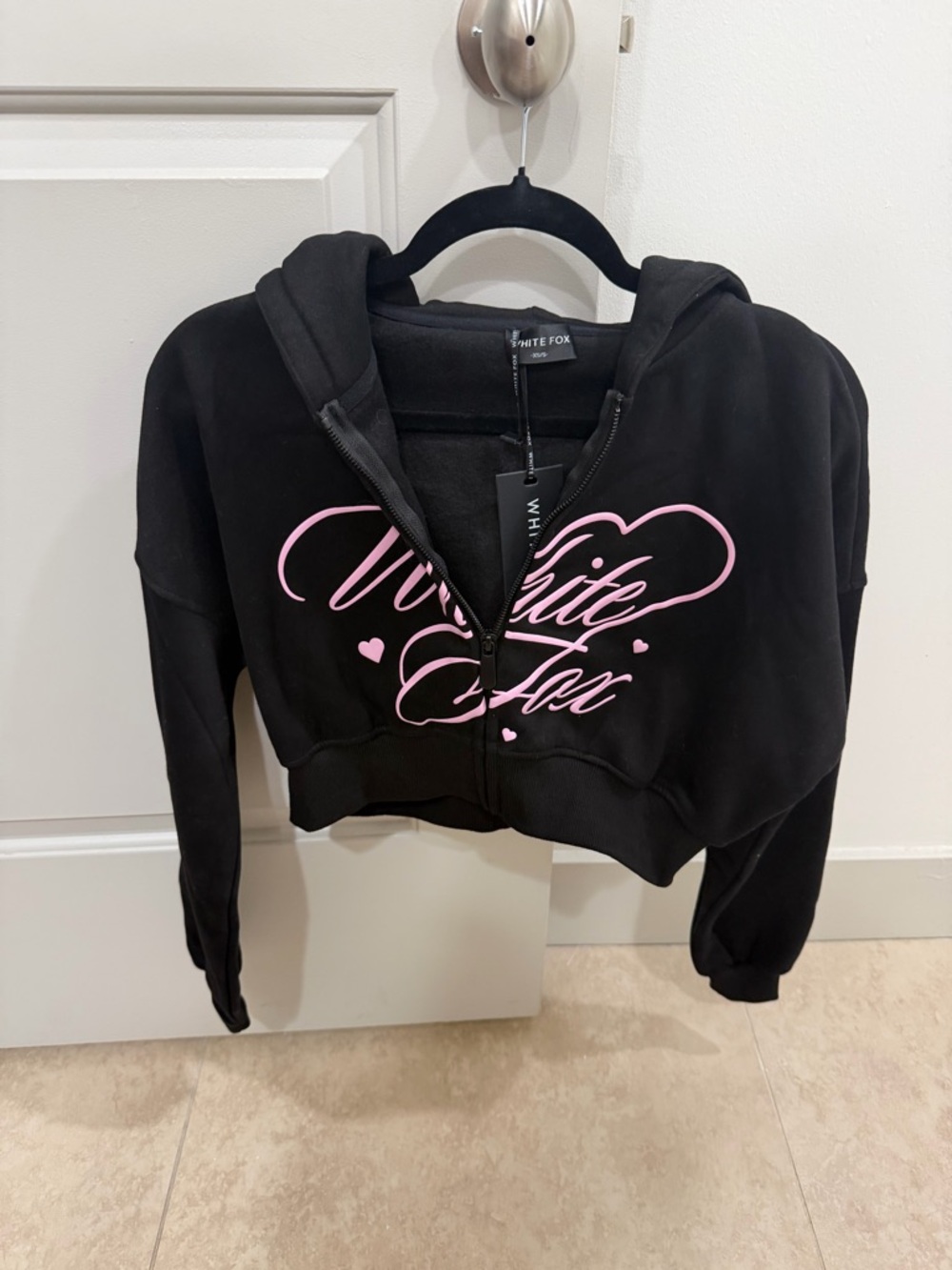 White Fox X-Small/Small Black Pink Lettering Cropped Full Zip Hoodie. 🖤⚡️